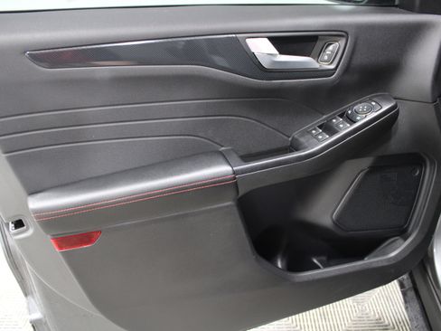 Used 2024 Ford Escape ST-Line w/ Tech Pack #1 FWD image 6