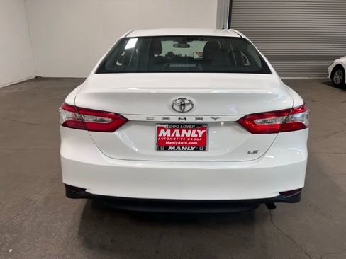 Used 2018 Toyota Camry LE image 4