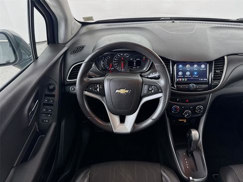 Used 2018 Chevrolet Trax LT w/ LT Convenience Package image 21
