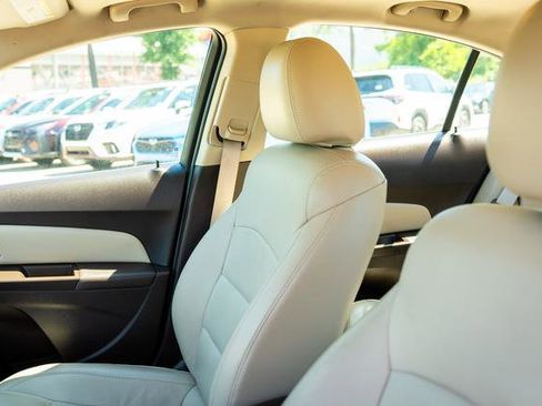 Used 2014 Chevrolet Cruze Diesel w/ Enhanced Safety Package FWD image 31