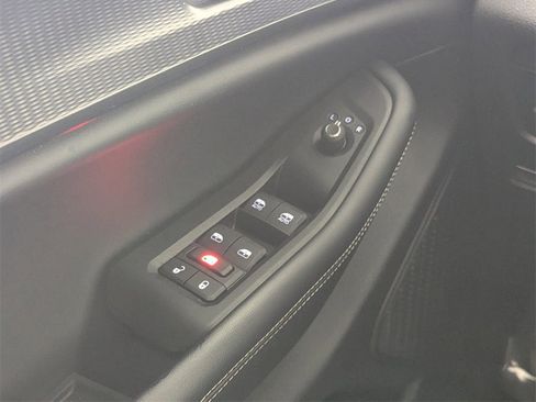 New 2025 Jeep Grand Cherokee Altitude image 17