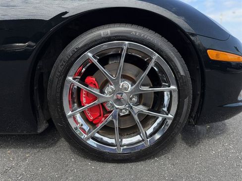 Used 2005 Chevrolet Corvette Coupe w/ Preferred Equipment Group RWD image 16