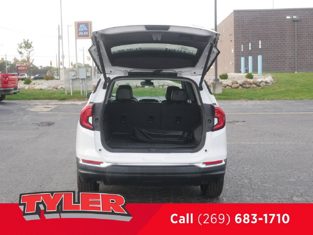 Used 2024 GMC Terrain SLT AWD/4WD image 16