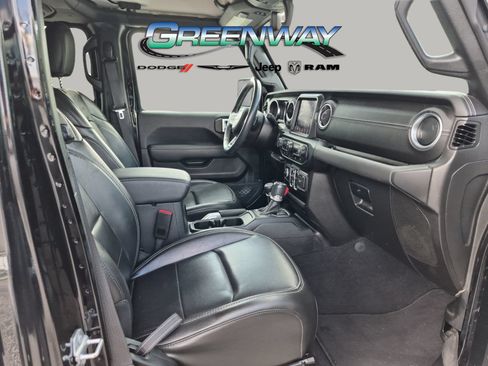 Used 2022 Jeep Wrangler Unlimited Sahara w/ LED Lighting Group AWD/4WD image 7