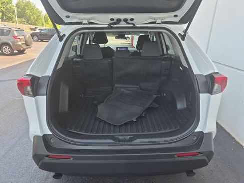 Used 2025 Toyota RAV4 XLE FWD image 17