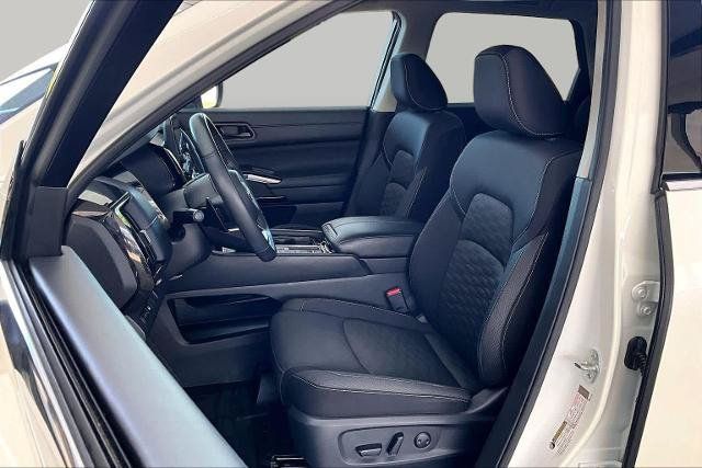 Certified 2024 Nissan Pathfinder SV FWD image 8