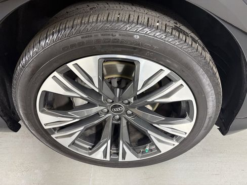 Used 2025 Audi Q8 Prestige image 11