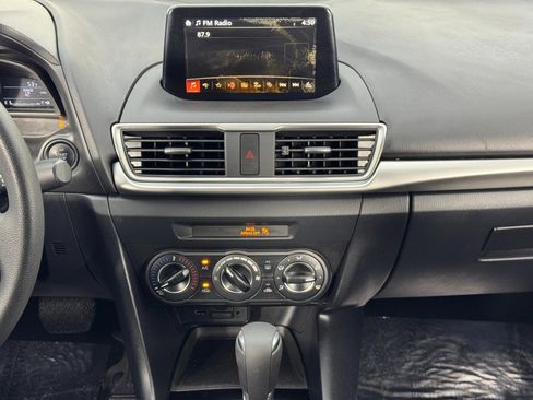 Used 2018 MAZDA MAZDA3 Sport w/ Preferred Equipment Package image 22