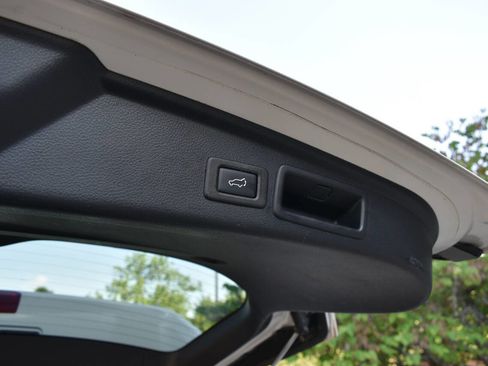 Used 2016 Subaru Forester 2.5i Touring w/ Eyesight & Navigation System image 11