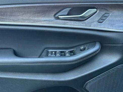 New 2025 Jeep Grand Cherokee Limited image 8