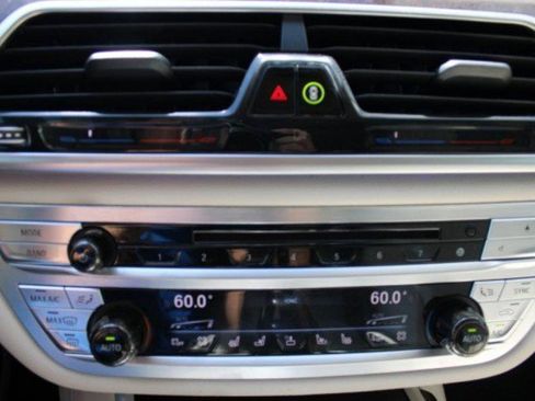 Used 2016 BMW 750i xDrive image 9