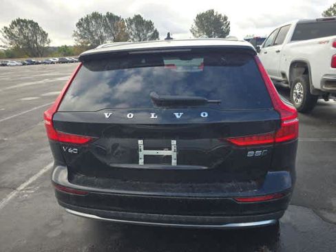 Used 2025 Volvo V60 B5 Cross Country Plus image 4