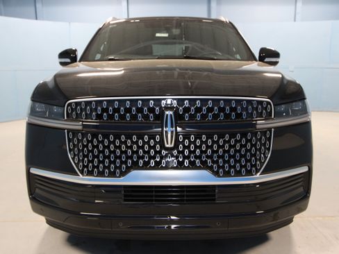New 2026 Lincoln Navigator Reserve AWD/4WD image 29