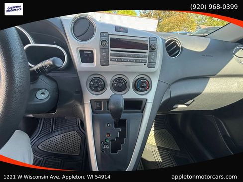 Used 2009 Pontiac Vibe w/ Preferred Package FWD image 14