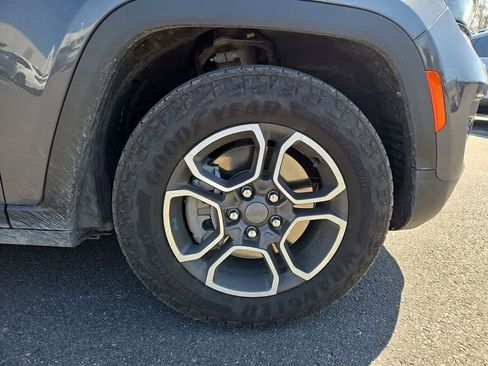 Used 2024 Jeep Grand Cherokee Trailhawk image 11