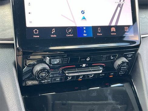 Used 2022 Jeep Grand Cherokee Limited 4xe image 27