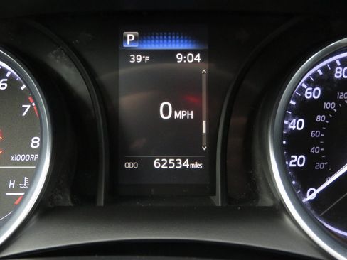 Used 2019 Toyota Camry LE image 21