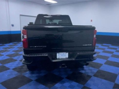 Used 2022 Chevrolet Silverado 2500 Custom w/ Custom Value Package image 7