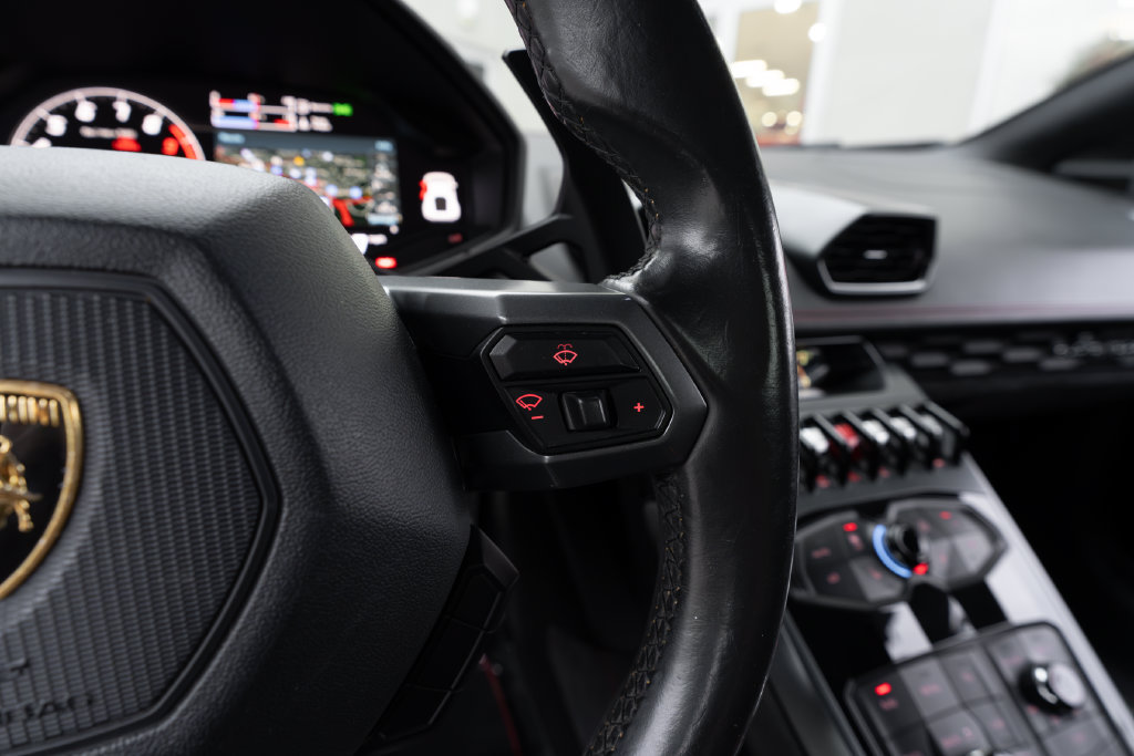 Used 2015 Lamborghini Huracan LP 610-4 AWD/4WD image 30