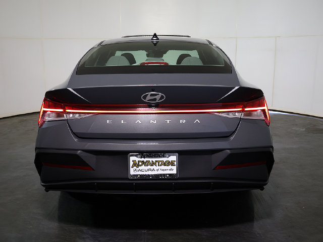 Used 2025 Hyundai Elantra SEL FWD image 10