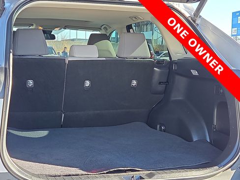 Used 2021 Toyota RAV4 XLE w/ Convenience Package image 9
