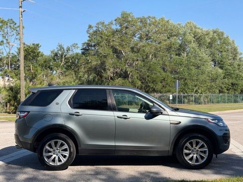Used 2017 Land Rover Discovery Sport SE image 6