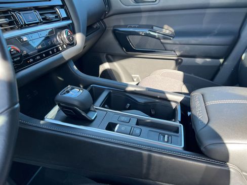 Used 2025 Nissan Pathfinder SV image 43