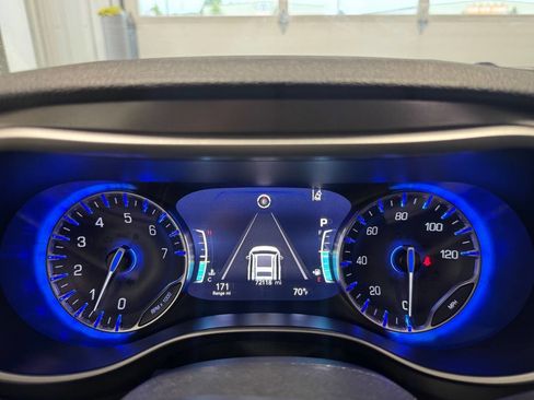 Used 2023 Chrysler Pacifica Touring-L FWD image 23