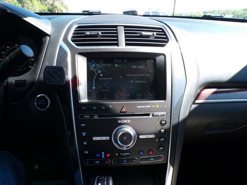 Used 2018 Ford Explorer Platinum AWD/4WD image 26