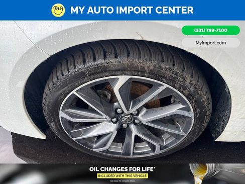 Used 2022 Toyota Corolla SE w/ SE Premium Package FWD image 6