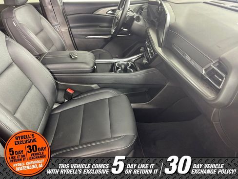 Used 2025 Chevrolet Traverse LT w/ Driver Confidence Package AWD/4WD image 16