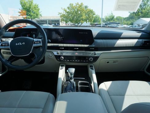 Used 2025 Kia Telluride EX w/ EX Captain's Chair Package FWD image 18