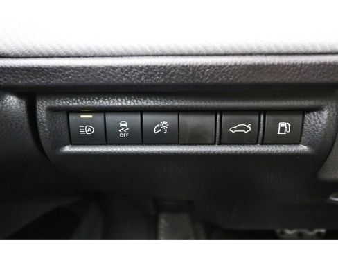 Used 2025 Toyota Camry SE w/ Convenience Package FWD image 19