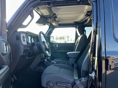 Used 2025 Jeep Wrangler Unlimited Sahara w/ Safety Group image 11