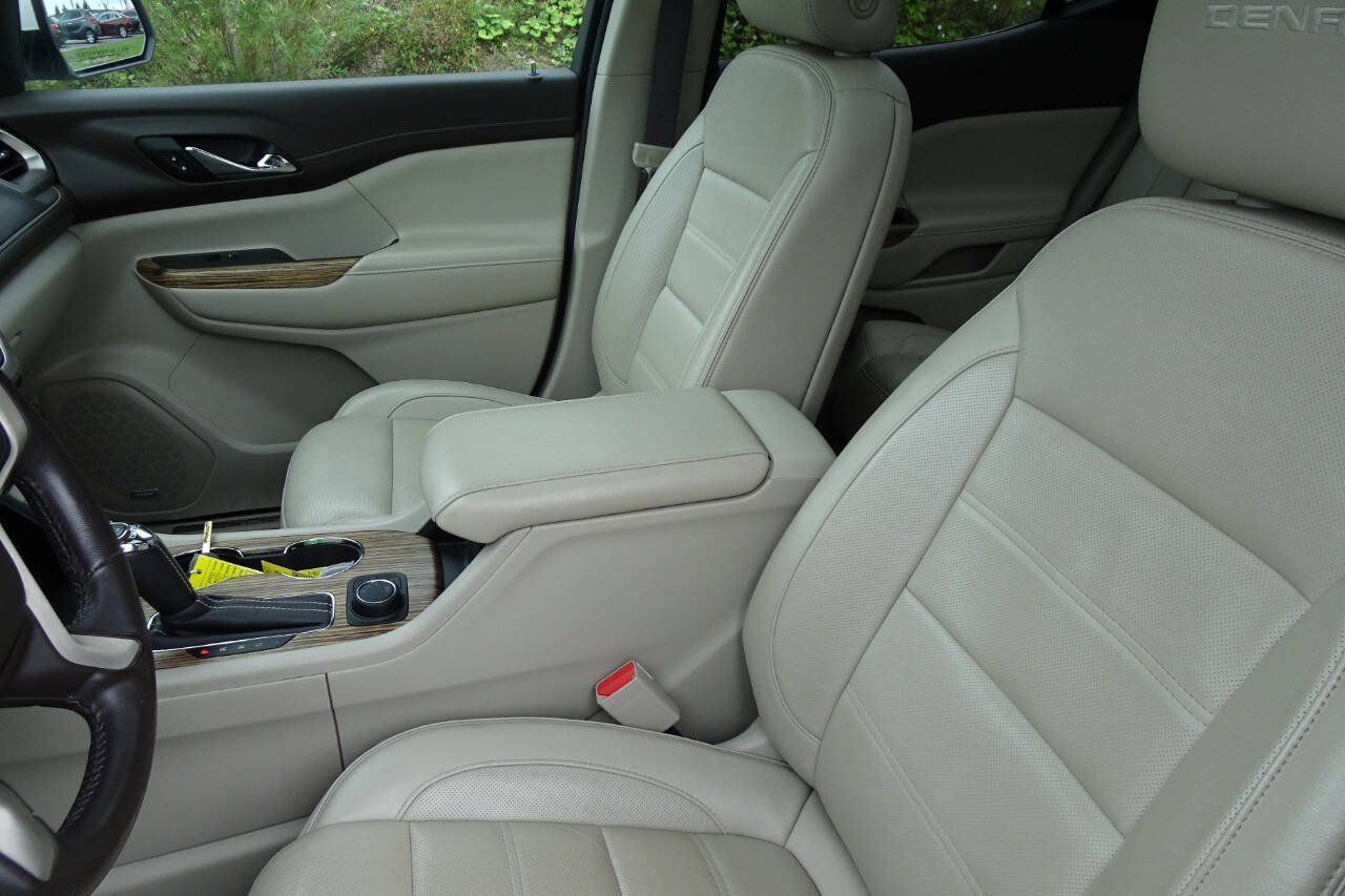 Used 2019 GMC Acadia Denali w/ Technology Package AWD/4WD image 17