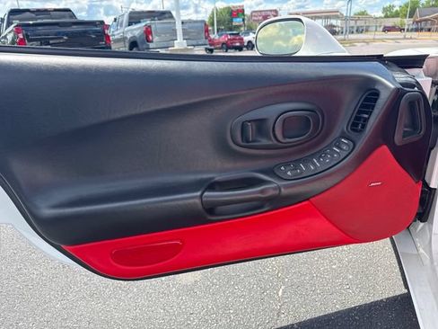 Used 2004 Chevrolet Corvette Convertible w/ Preferred Equipment Group RWD image 12