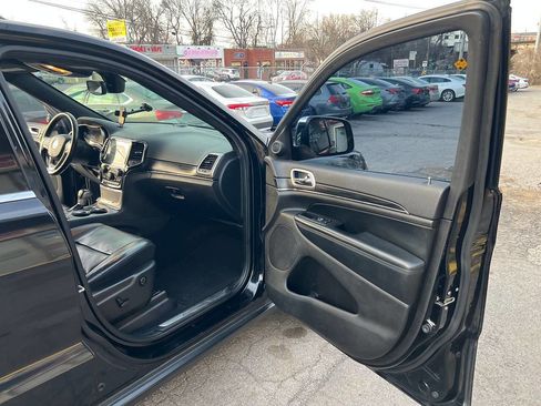 Used 2020 Jeep Grand Cherokee Limited w/ Luxury Group II image 17