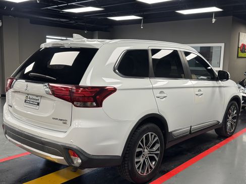 Used 2017 Mitsubishi Outlander SEL AWD/4WD image 6