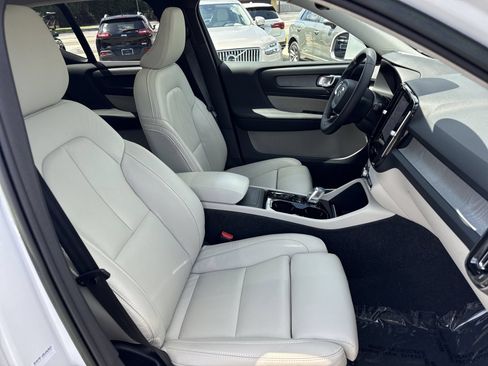 Certified 2024 Volvo XC40 B5 Plus AWD/4WD image 25