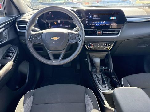 Used 2025 Chevrolet TrailBlazer LT image 18