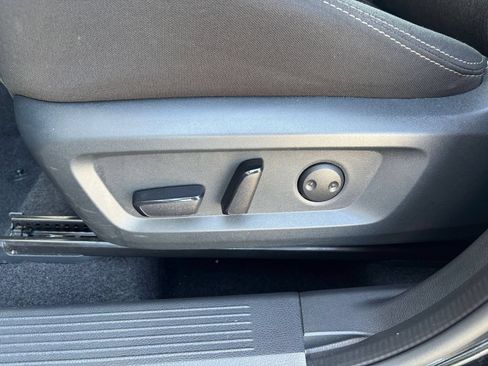 Used 2025 Nissan Rogue SV FWD image 18