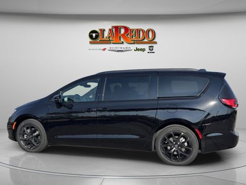 New 2026 Chrysler Pacifica Limited w/ S Appearance Package image 4
