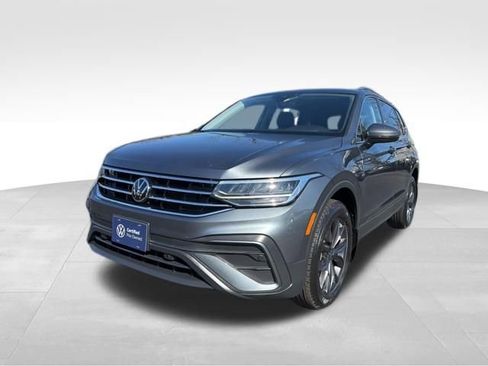 Certified 2024 Volkswagen Tiguan SE image 4