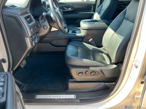 Used 2021 Chevrolet Suburban Z71 w/ Luxury Package AWD/4WD image 17