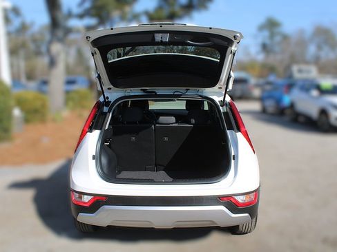 Used 2025 Kia Niro LX image 9