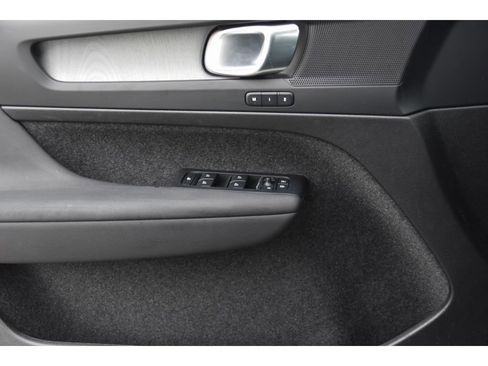 Certified 2025 Volvo XC40 B5 Core w/ Protection Package Premier image 23