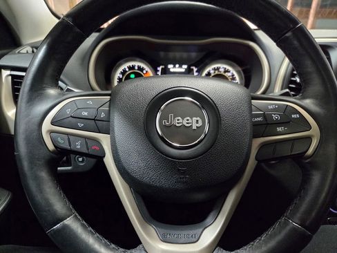 Used 2016 Jeep Cherokee Latitude w/ Comfort/Convenience Group image 6