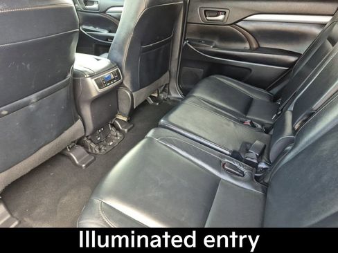 Used 2018 Toyota Highlander XLE image 14