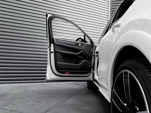 Used 2023 Porsche Cayenne GTS image 14