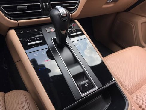 Used 2023 Porsche Macan AWD/4WD image 30